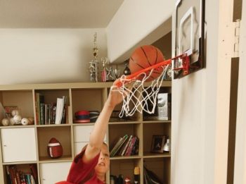 kid dunking