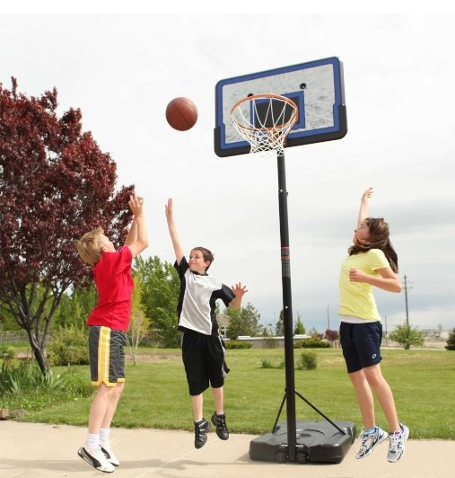 kids-playing-basketball